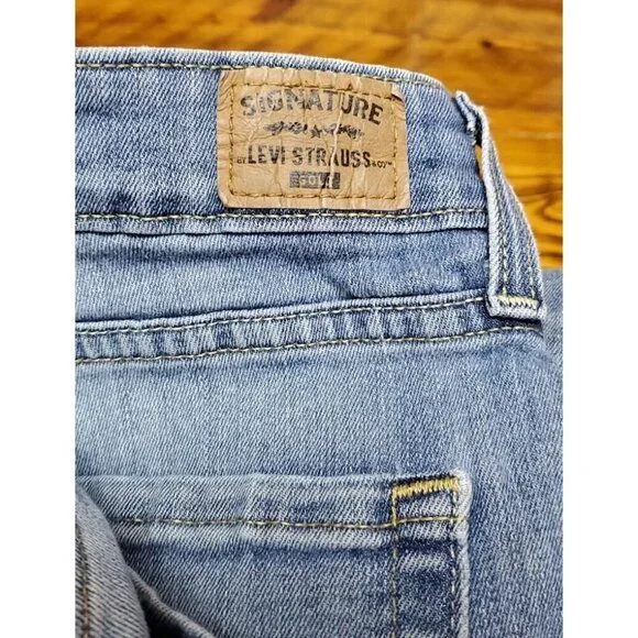 3 Women Levi Strauss Signature Mid Rise Boot Cut 31W 30L - Picture 8 of 9